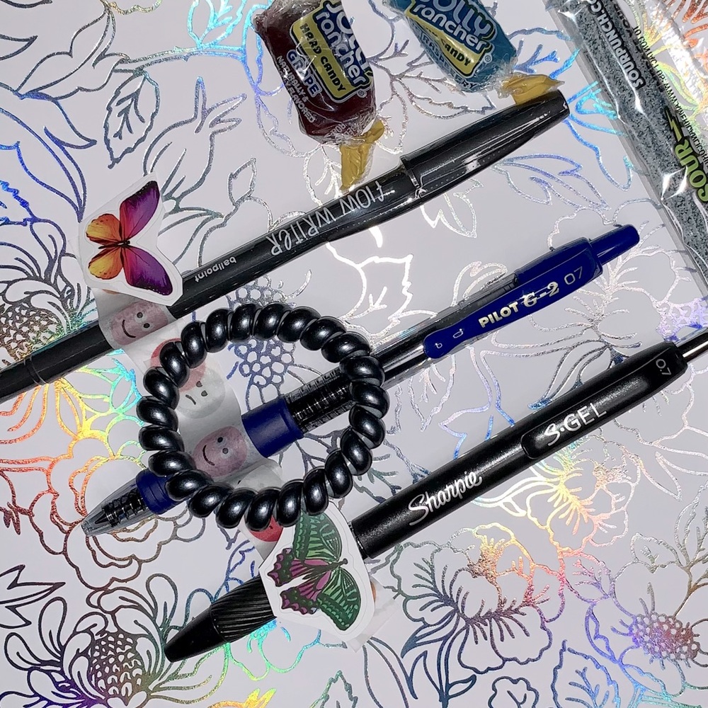 🌸PEN BUNDLES 🖊🖋 For SALE 🌸